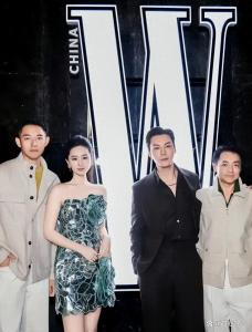刘亦菲陈伟霆合影被赞似豪门继承人 内娱顶级社交范本