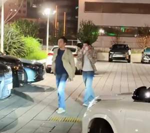 袁咏仪张智霖儿子寸头近照 父子同框状态佳