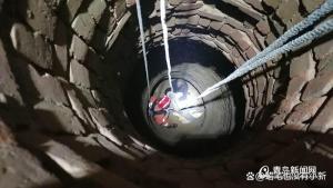 62岁老人下井救小孩 平凡英雄的不凡之举