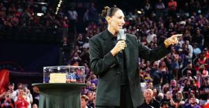 詹姆斯：祝贺陶乐西 WNBA传奇球衣退役