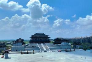 仿古建筑紧邻小区 业主回家像上朝 实为文旅项目误解