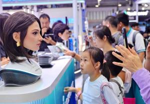 机器人开始“找工作” 招聘会现场直击