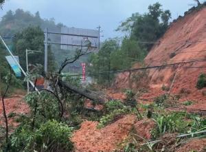 江西遂川泥石流已致2死10人失联 救援紧张进行中
