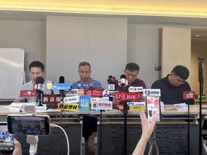 申聪回忆称“被梅姨故事吓大”，曾与父亲张贴的寻人启事无数次擦肩而过