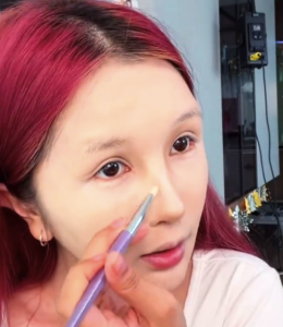 何婧婧在直播中首度回应流产后是否还会领证