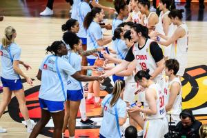 媒体：中国女篮在捧着金饭碗讨饭 篮球理念差距显现