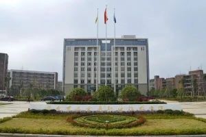 一高校新生10月8日报到24日才上课 因天气影响延迟开学