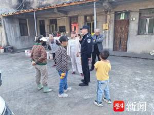 少年回家迷路冷静向交警求助 警民携手温暖归途