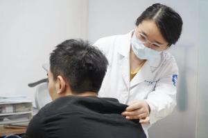 男子连吃六只大闸蟹后全身起风团 警惕甲壳类海鲜过敏