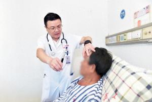 看到可乐就想喝，每天至少喝4罐！55岁男子突然“脸色不对” ，送院确诊脑梗死