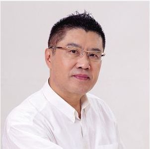 程亚杰新作《心事》丨通过多重异质符号的穿插与叠加，解构传统童年意象中固有的纯真预设