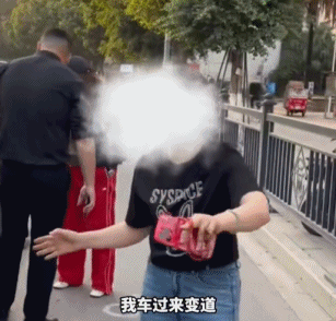 变道被追尾不满交警判罚 女子违规扬言老公是警察