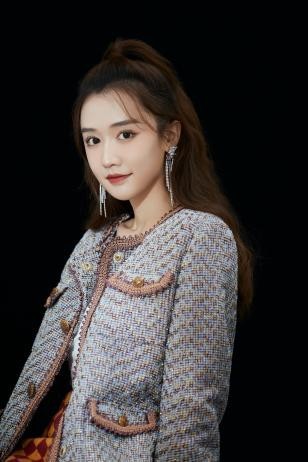 《许纯纯的茶花运》开播 毛娜饰飒爽女侠闯情关