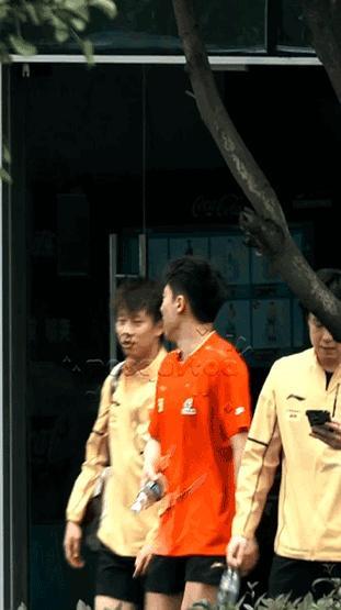 王楚欽封訓開會略顯疲憊 高強度訓練后狀態(tài)引關注