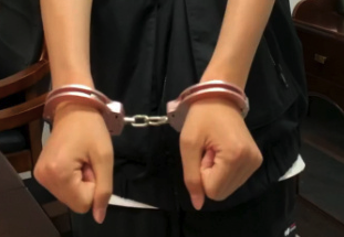 KTV服务员强奸14岁女生 多方回应：案件已移交检方