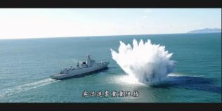  First exposure of impact resistance test! The explosion set off a hundred meter wave, and the 052D destroyer was safe