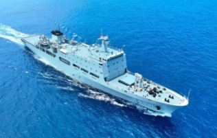 戰(zhàn)艦蹈海 錘煉鐵拳