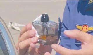 北京：降溫噴霧,，炸飛擋風(fēng)玻璃,！高溫下，“瓶瓶罐罐”別放車內(nèi),！車內(nèi)高溫隱患多