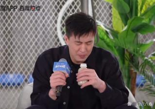 郭艾伦喝豆汁喝出表情包
