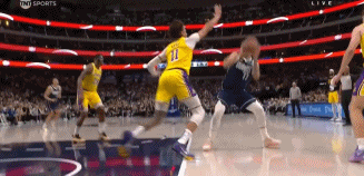 NBA常规赛：湖人vs独行侠 詹姆斯东契奇正面PK