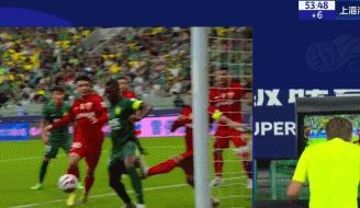 中超争议判罚！王燊超压哨踢人送点杠杆炒股哪个平台好，媒体人不满：逃过红点套餐 裁判手下留情