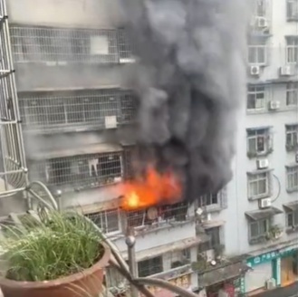 重慶一小區(qū)火災七旬老人遇難 獨居老人防火需重視