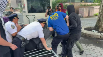 紐約近150名示威者與警方?jīng)_突 抗議ICE搜捕非法移民