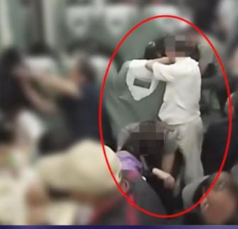 男子火車上猥褻熟睡女旅客被拘14天 乘警及時(shí)抓獲