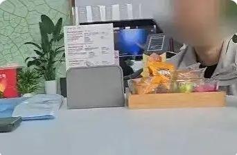 警方回应男子4S店吃饭260余次：正在调查