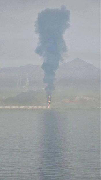 伊朗无人机袭击阿联酋富查伊拉港 燃料储存设施起火