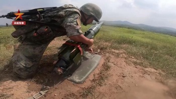 解放军新型合成旅，居然还在用红箭-73这种老导弹？