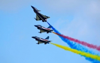 鹰击长空：镜头下的“蓝天舞者”