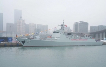 舰艇开放活动，海军小姐姐太宠娃了！