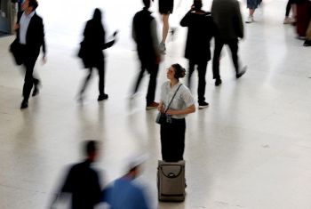 英国考虑强制社交媒体优先推送可靠新闻