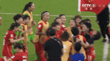 目标就是冠军！中国女足夺冠现场主教练被抛起
