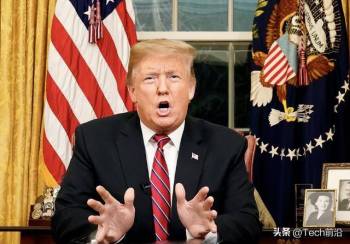 特朗普模仿举重动作嘲讽跨性别运动员 引发舆论热议