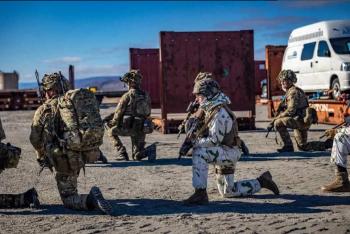 丹麦发起“北极耐力”军演 37人小兵大戏