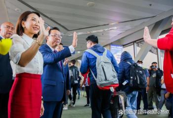菲外长“对华示好”你怎么看 双面策略背后的考量