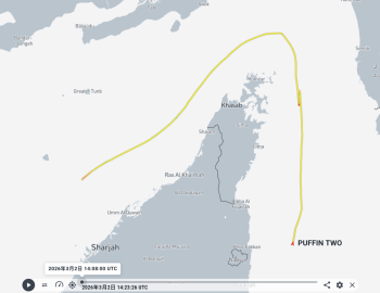 全球首艘油轮成功闯关封锁海峡 冒险逆行引发关注