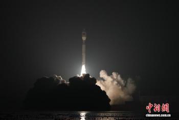 我国海上发射一箭10星 任务圆满成功