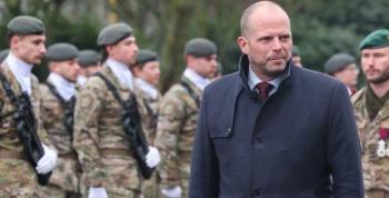 比利时出动军队保护犹太人社区 士兵持枪巡逻 当地居民：我终于安心了！