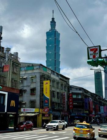 拆掉“民主台湾”神主牌：“台独”绑架的假民主无法带来安宁繁荣