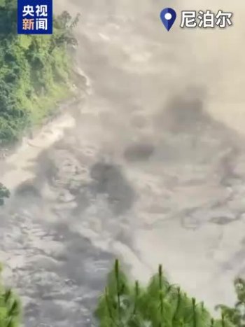 尼泊尔当地警方称北部山洪已致8死 洪水摧毁多处居民点
