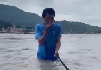 日驻印大使恒河沐浴称难忘时刻 体验深刻精神联结
