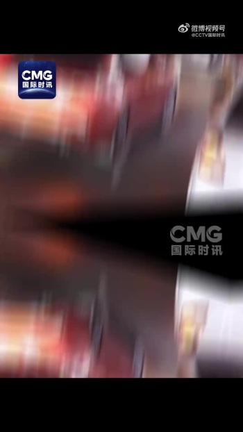 美军撤离伊拉克 民众街头庆祝放烟花 主权回归历史时刻
