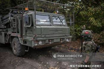 俄火箭炮遭乌FPV无人机袭击 战场生存挑战加剧