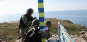 烏軍重登蛇島並安裝新的界樁 錄視頻挑釁俄軍：下一個在克裏米亞