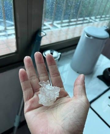 廣州白云花都下冰雹了