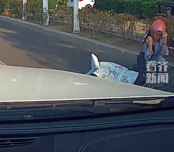 車輛為躲避小孩急剎被電動車撞上 車主：電動車車主接電話來不及剎車