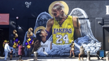 Los Angeles, fans remember Bryant one year after deadly crash
